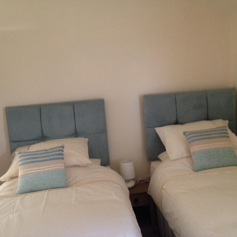 The Old Coach House Apartment อายเมาธ์ ภายนอก รูปภาพ